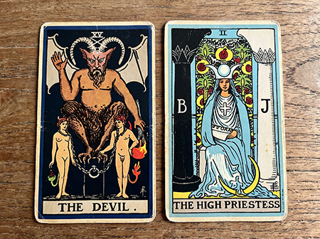 TarotCards.io | Die Bedeutung der Tarotkarte „Der Teufel“: Die Karte der dunklen Mächte oder nur eine von der Kirche geschürte Angst?