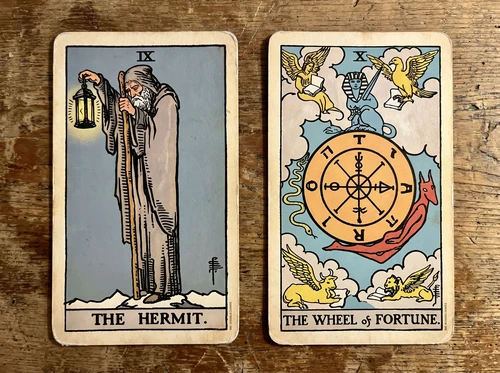 TarotCards.io | Die Bedeutung der Tarotkarte „Der Eremit“: Höre auf deine innere Stimme