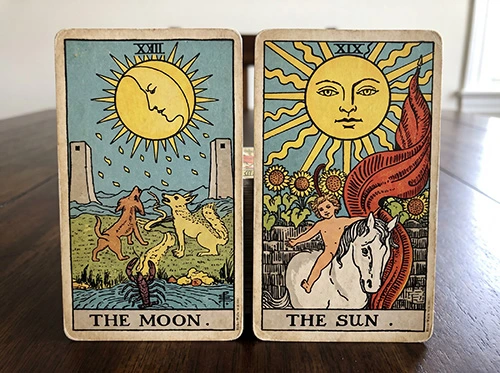 Die Tarotkarten „Der Mond“ und „Die Sonne“